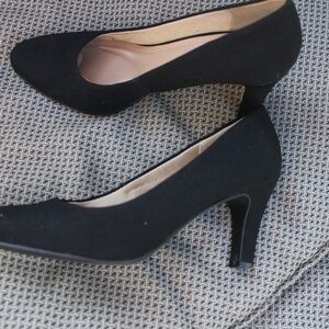 Kelly & Katie  black suede heels